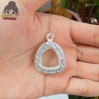 ราคา จัดส่งภายใน1วัน กรอบพระปิดตา กรอบพระเงินผสม ปิดตาเล็ก มีห่วงและยางรองแถมให้พร้อมใส่ (21510198464)