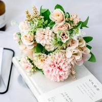 ราคา On Sale ดอกไม้ประดิษฐ์ดอกกุหลาบปลอมช่อกุหลาบไหมสำหรับงานแต่งงานที่บ้าน (21605458936)