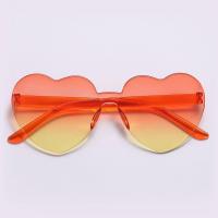 ราคา CHUAN ทันสมัยและทันสมัย สีลูกอมสี สีสันสดใส ที่บังแดด แว่นตากันแดดรูปหัวใจ แว่นกันแดดสำหรับงานเลี้ยง แว่นตารูปหัวใจ (20548917317)