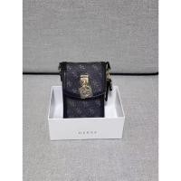 ราคา RTUF TOP Guess กระเป๋าใส่โทรศัพท์มือถือ แบบเรียบง่าย 77220920 กระเป๋าสะพายไหล่ สะพายข้าง ทรงสี่เหลี่ยม ขนาดเล็ก พิมพ์ลาย พร้อมกล่อง สําหรับผู้หญิง 17 (21253275641)