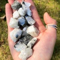 ราคา หินมูนสโตนสีรุ้งประดับคริสตัลสีรุ้งแบบหยาบคริสตัลรักษาและแหวนพลอยมูนสโตนหิน หินมูนสโตนดิบ (13364336481)