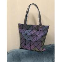 ราคา กระเป๋าหูหิ้ว คล้องไหล่ทรงสี่เหลี่ยมสีรุ้งสะท้อนแสง (21417133006)