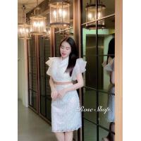 ราคา เดรสลูกไม้ คอ จีน แขนระบาย มีซิปซ่อนและซับในเต็มตัว เรียบหรูดูมีคลาสค่ะ งานเป๊ะ ตรงปก อกเสริมฟองน้ำ งานป้าย Rose shop เลยจ้าา 5 สี ขาว ดำ ชม น้ำตาล แดง อก 36 เอว 28 30 สะโพก 36 (21523276304)