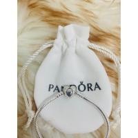 ราคา กำไลข้อมือ Pandora สร้อยข้อมือ พร้อมถุงผ้ากำมะหยี่ แถมชาร์มแบบสุ่ม 1 ชิ้น (21582688936)