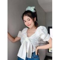 ราคา เสื้อสีขาว โบว์หน้า ผ้าฉลุ แขนตุ๊กตา น่ารักมากๆจ้า ตำด่วน พร้อมส่ง เสื้อลายลูกไม้ ชุดไปวัด เสื้อครอป เสื้อผ้าแฟชั่นผู้หญิง เสื้อฉลุ (12631903053)