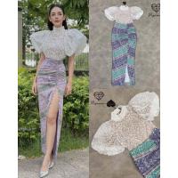 ราคา Pisamai เซ็ตเสื้อลูกไม้ฉลุสีขาวทรงบอลลูน มาคู่กับกระโปรงลูกไม้ผ้าถุงตัวยาวผ่าสูงกระดุม (21609022545)