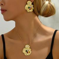 ราคา ชุดต่างหูพู่ยาวลายดอกไม้2ชิ้นเซ็ตสร้อยคอสีทองห่วงโซ่รูปดอกไม้ประดับด้วยเครื่องประดับหินคริสตัลหลากสี (21431238108)