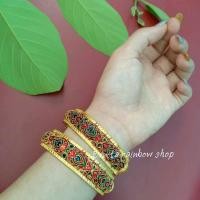 ราคา กำไลข้อมือลายไทยโบราณ ราคาต่อ 1 วง สีทองลงยา งานสวยอย่างดี เครื่องประดับชุดไทย กำไลข้อมือรุ่น 20229 (21439420211)