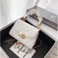 ราคา กระเป๋าสะพายข้าง หนังพรีเมี่ยม หนังพียูกระเป๋าสะพายข้าง กระเป๋าผู้หญิง กระเป๋าแฟชั่นสายสะพายโซ่สีทอง กระเป๋าแฟชั่นสาย สะพายโซ่สีทอง กระเป๋าสะพานข้าง แฟชั่นกระเป๋าถือ (18558360003)