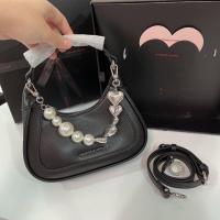 ราคา กระเป๋าสะพายข้าง charles and keith 8 นิ้ว (16349873917)