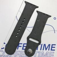 ราคา พร้อมส่งในไทย สายยางซิลิโคน ปั๊มลาย LV KT สายนาฬิกา สำหรับใช้ได้กับ Watch Series 7 6 5 4 3 2 1 Se ขนาด 38 40 41mm 42 44 45mm สายApple Watch (19139643946)