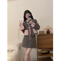 ราคา ชุดคลุมเนื้อแฟชั่นไซส์ใหญ่ใส่แล้วดูผอมเพรียวสำหรับผู้หญิงเสื้อคลุมสไตล์ชาแนลสำหรับสาวอวบแบบใหม่ฤดูใบไม้ร่วงและฤดูหนาวชุดกระโปรงสองชิ้นสง่างาม (21108543457)