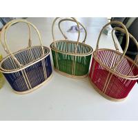 ราคา โครงตะกร้า ทรงกระเป๋ารี ไม่มีฝา คละสี พร้อมเส้นหวาย1 มัด (21683383861)