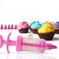 ราคา กระบอกบีบครีม พลาสติก สำหรับตบแต่งเค้ก พร้อมหัวบีบ 8 หัว สีชมพู (113396206)
