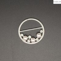 ราคา ผ้าพันคอแหวนผ้าคลุมไหล่เข็มกลัดแหวน Cincin ผ้าพันคอไหมผ้าคลุมศีรษะขาผ้าพันคอไหมปุ่มมัลติฟังก์ชั่ผ้าคลุมไหล่มุม M40302 (16491768454)