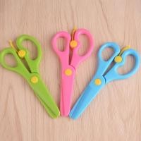 ราคา กรรไกรพลาสติกสำหรับเด็กกรรไกรตัดกระดาษขนาดเล็กสีสุดสร้างสรรค์ (21081356709)