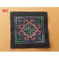ราคา ผ้าปักลายของชนเผ่าแบบชาวเขาหนึ่งช่องเล็กแยกสีและลาย (21565745575)
