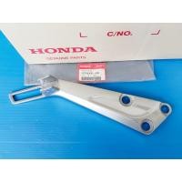ราคา ขายึดเหล็กพักเท้าหลังแท้HONDA ขายึดพักเท้าหลังซ้าย wave100เก่าwave110 รุ่นคาร์บู อะไหล่แท้ศูนย์HONDA 50716 KFL D00 1ชิ้น (19298652561)
