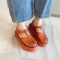 ราคา NDDshop ใหม่ รองเท้าแตะสุดเก๋ มีสายรัดส้น ยางนิ่มใส่สบายน้ำหนักเบา ซัพพอร์ตเท้าได้ดีเลยน้าาา มี 4 สีให้เลือกตำ เสริมส้นนิดๆ เพิ่มบุคลิกสุดๆ สายรัดปรับระดับได้ด้วย คือดีย์ (21384463722)