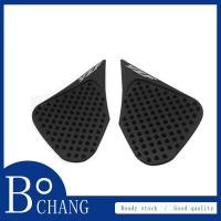 ราคา Bochang แผ่นกันกระแทกถังที่ยึดเข่าก๊าซสติกเกอร์รูปลอกปลอกปกป้องเข่าถังน้ำมันมอเตอร์ไซค์สำหรับ YAMAHA YZF YZFR15 R15 YZFR25 YZFR3 (21018859636)