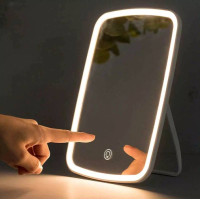 ราคา กระจกตั้งโต๊ะมีไฟ กระจกเสริมสวย LED Lighted Makeup Mirror กระจกแต่งหน้าขนาดพกพา พร้อมแสง LED (21536643860)