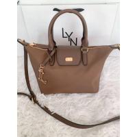 ราคา กระเป๋า LYN ทรงช้อปปิ้ง งานผ้าไนล่อนเเต่งอะไหล่ตัว L พร้อมมสายสะพาย ขนาด 12 นิ้ว (21607834389)