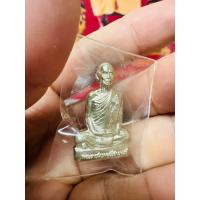 ราคา รูปเหมือนปั๊ม รุ่นเลื่อนสมณศักดิ์หลวงพ่อพัฒน์ เนื้อ อันปาก้าพิมพ์เต็มองค์นิยมสุด สร้างน้อยกล่องครบหายาก (21630471413)