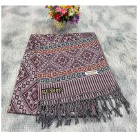 ราคา ผ้าคลุมไหล่ ผ้าพันคอ ลายขิด งานทอแฟชั่น ชื้อเป็นของฝากได้มีหลายสีให้เลือก (21402197726)