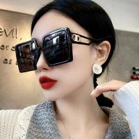 ราคา European and American oversized frame off white sunglasses female big face internet celebrity personalized street photo glasses UV resistant sunglasses (19911180008)
