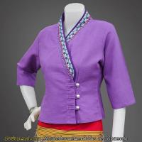 ราคา เสื้อเจ้านาง เสื้อผ้าฝ้าย ทรงเจ้านางป้าย กระดุม 3 เม็ด แต่งเทป เข้ารูปแขนสามส่วน สีขาว ฟ้า ม่วง เหลือง แดง เสื้อพื้นเมือง เสื้อหม้อฮ่อม เสื้อหม้อห้อม เนื้อผ้าชินฝ้ายมัยอย่างดี (10457301175)