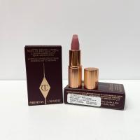 ราคา Charlotte Tilbury Matte Revolution Lipstick Pillow Talk Medium 1 1g No Box ลิปสติกเนื้อแมทเพิ่มสีสันอย่างเป็นธรรมชาติ พร้อมสารบำรุงให้ริมฝีปากเรียบเนียน อ่อนเยาว์ยิ่งขึ้น (21731163265)