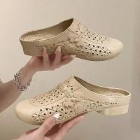 ราคา J H พร้อมส่ง TO 2406 รองเท้าสวมเปิดส้น ดีเทลคาดเฉียงลายดอกไม้ เสริมส้น (21543758115)