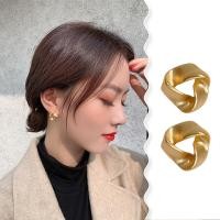 ราคา ต่างหูอเนกประสงค์สามเหลี่ยมบิดทรงเรขาคณิตการออกแบบที่สร้างสรรค์เกาหลี (21904757498)