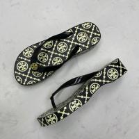 ราคา TORY BURCH 2023 summer new style TB thick soled womens flip flops seaside beach print European and American style flip flops womens slippers (20623473929)