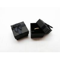 ราคา กล่องใส่เครื่องประดับ กล่องใส่แหวน วัสดุเป็นกระดาษ สีดำ ภายฟองน้ำบุกำมะหยี่สีดำ สำหรับใส่แหวน มีโบว์ ขนาด 3 5x3 5x2 5cm จำนวน 12ใบ (7412739904)