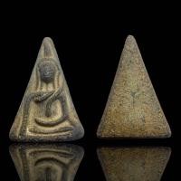 ราคา พระนางพญา พิมพ์เข่าตรง ฝังกริ่งเขย่าดัง เนื้อสีดำ แม่เหล็กดุติด กรุนครไทย A274 (21383125795)