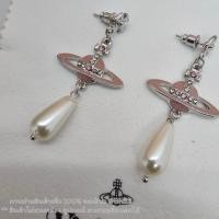 ราคา Vivienne Westwood Saturn Pearl Earrings ต่างหูไข่มุก วิเวียน จี้ดาวเสาร์สีชมพู ต่างหูห้อย งานสวย อะไหล่สีเงิน ราคา 169 ไม่รวม อปก (21318825905)
