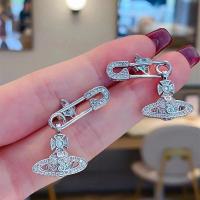 ราคา Vivienne Westwood Saturn คลิปหนีบกระดาษเคลือบทองรูปดาวเคราะห์ต่างหูรูปหยดน้ำต่างหูสำหรับผู้หญิง (21228926386)