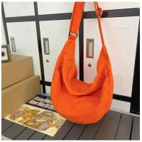 ราคา MNO 9 Things Messenger Bag B717 กระเป๋าสะพายข้าง ทรงเกี๊ยว สีทึบ กระเป๋าแฟชั่น ชายหญิง กระเป้าผ้า (21500804565)