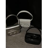 ราคา The leather bag is small and the design is simple and stylish (21644211124)