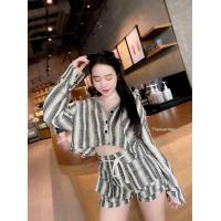 ราคา Set เสื้อเชิ้ตครอปแขนยาว oversize มีกระเป๋าหน้า ผ่าหลัง มาพร้อมกับกางเกง ขาสั้น (21761954507)