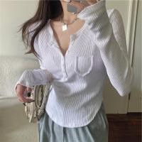 ราคา เสื้อแขนยาวผู้หญิงสีขาว เสื้อยืดรัดรูป คอวี เสื้อยืดกระดุมหน้าผ้าร่องสลาฟ แขนยาว 2595 (21237737580)