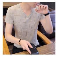 ราคา เสื้อยืดผู้ชายแขนสั้นคอวีผ้าไหมน้ำแข็งสไตล์แฟชั่นเกาหลี เนื้อผ้านุ่มนิ่มใส่สบายราคาถูก (20859681025)