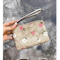 ราคา กระเป๋าคล้องมือไซส์เล็ก 1 ซิป Coach Corner Zip Wristlet แท้100 (21723369789)