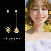 ราคา ต่างหูเม็ดเดี่ยวลายดอกเดซี่สีเหลือง1คู่ของขวัญสำหรับเด็กผู้หญิง Ins (6788264510)