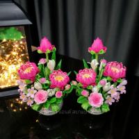 ราคา แจกันดอกบัว วางหิ้งพระมินิมอล ตกแต่งด้วยดอกไม้มงคลและจัดลงแจกันเบญจรงค์ สูง 19 ซม รวมแจกัน (14373035690)