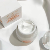 ราคา ครีมหน้าสด ครีมน้ำนม Labelyoung Shocking Whitening Cream 50 g Vitamin Milk Whitening Cream 55 g มี 2 สูตรให้เลือก (21329985895)