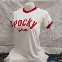ราคา เพื่อป๊อกกี้ เสื้อยืดป๊อกกี้ตัวขาวแขนแดง เสื้อยืดป๊อกกี้ตัวขาวแขนชมพู (21903613591)