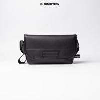 ราคา ส่งฟรี กระเป๋า Hobs รุ่น 12Monkey Clean ปี 2024 สะพายข้าง ของแท้ 100 (21511550706)