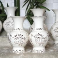 ราคา ขายเป็นคู่ แจกันสีขาวขอบทองเดินเส้นลายดอกบัว กระเบื้องเซรามิคเกรดA หนา เงา สวย มี 2 แบบ (21754196529)